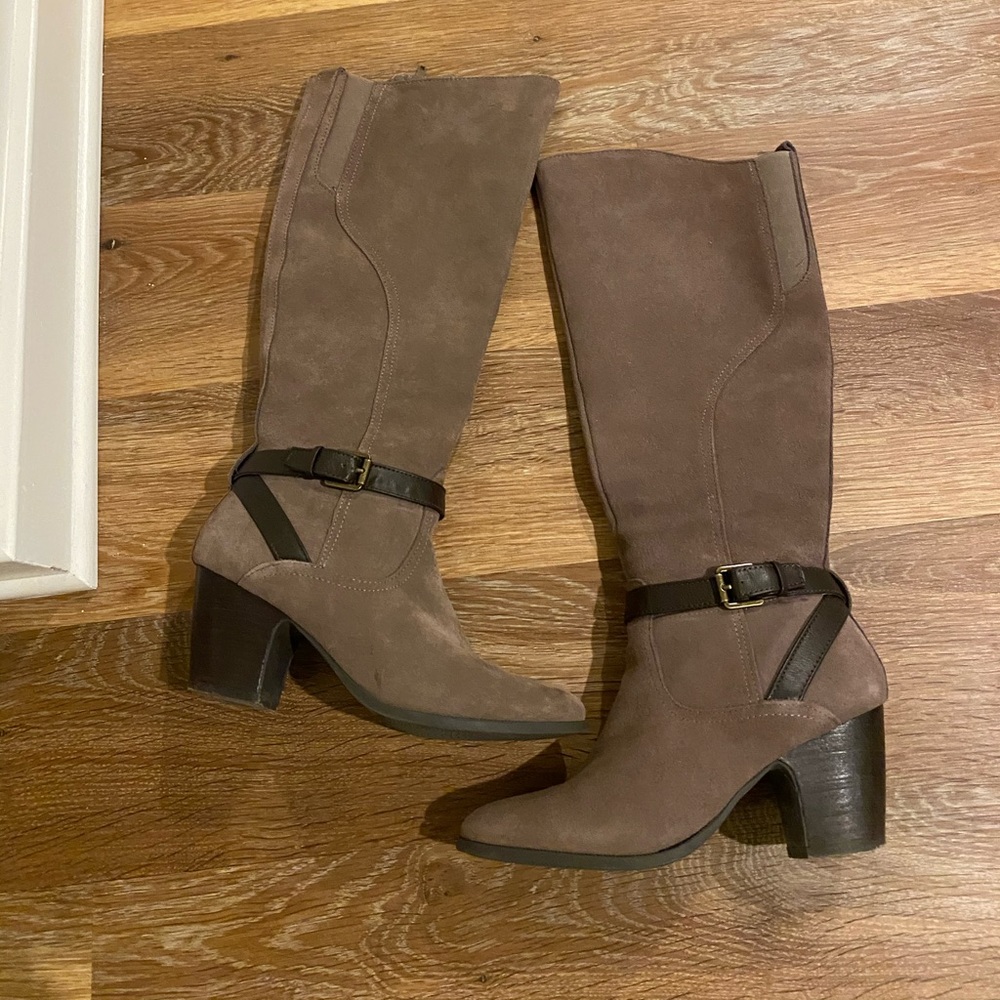 EUC Knee High Suede Boots
